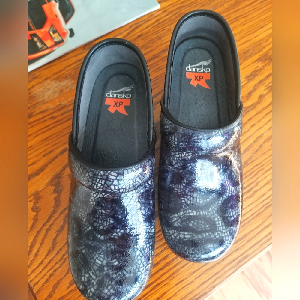 Dansko XP Patterned Clogs sz 37